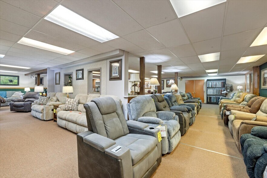 More Photos Of 816 NW 4th St, Grand Rapids General Retail For Sale