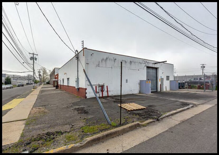 More Photos Of 95 State St, Westbury Manufacturing For Lease
