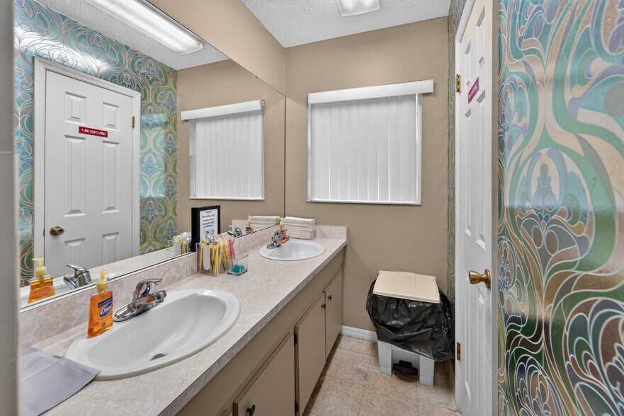 More Photos Of 1205 W Baker St, Plant City Medical For Sale