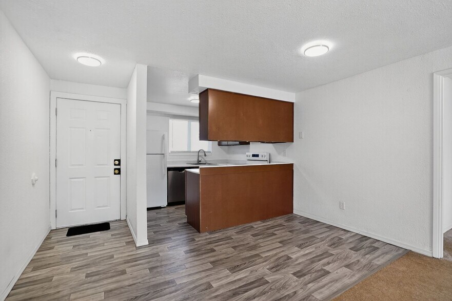 More Photos Of 6405 NE Hazel Dell Ave, Vancouver Apartments For Sale