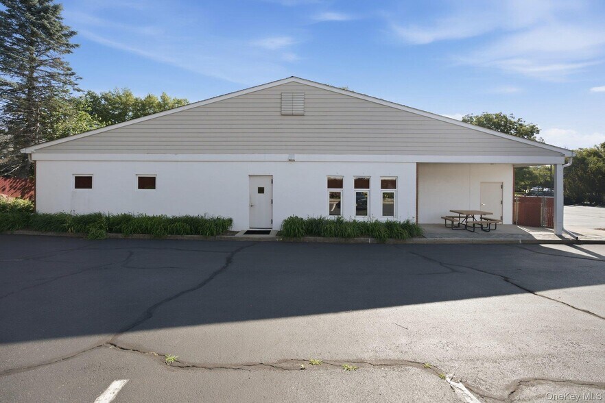 More Photos Of 225 Howell Ave, Riverhead Office For Sale