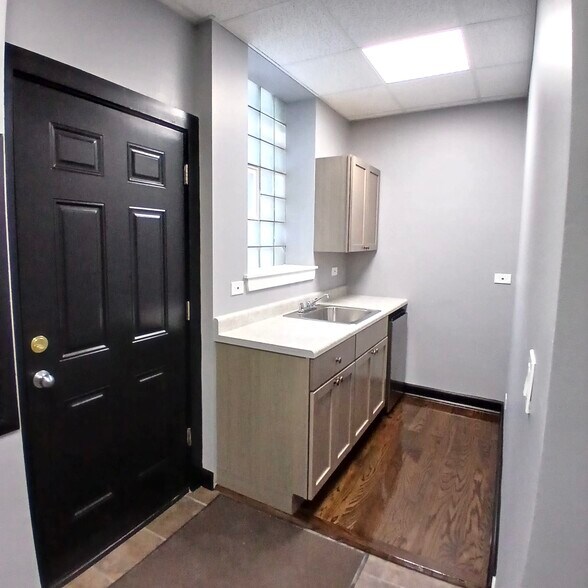 More Photos Of 5642 W Diversey Ave, Chicago Medical For Lease