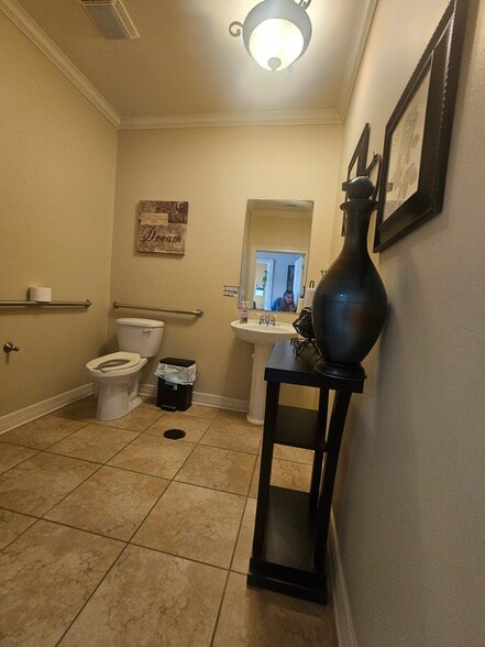 More Photos Of 7607 Fern Ave, Shreveport Office For Lease