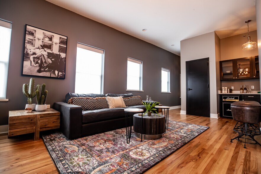 More Photos Of 315 S Trenton Ave, Tulsa Office For Lease