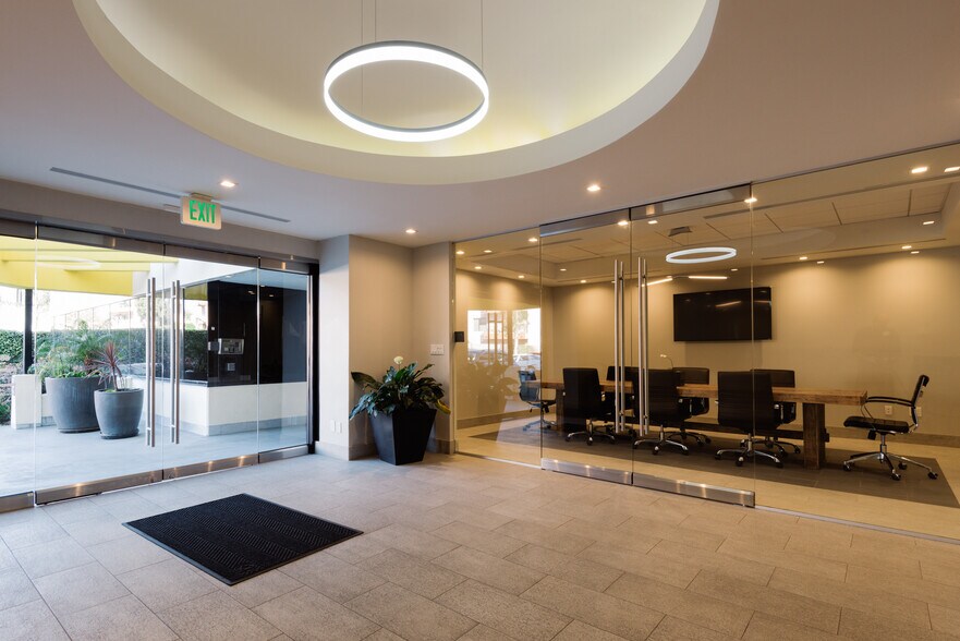 More Photos Of 6800 Owensmouth Ave, Woodland Hills Office For Lease