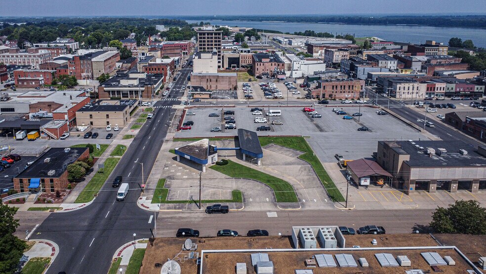 More Photos Of 325 Washington St, Paducah Bank For Lease