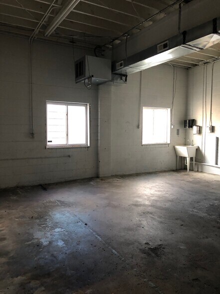 More Photos Of 4505 W Broad St, Richmond Freestanding For Lease