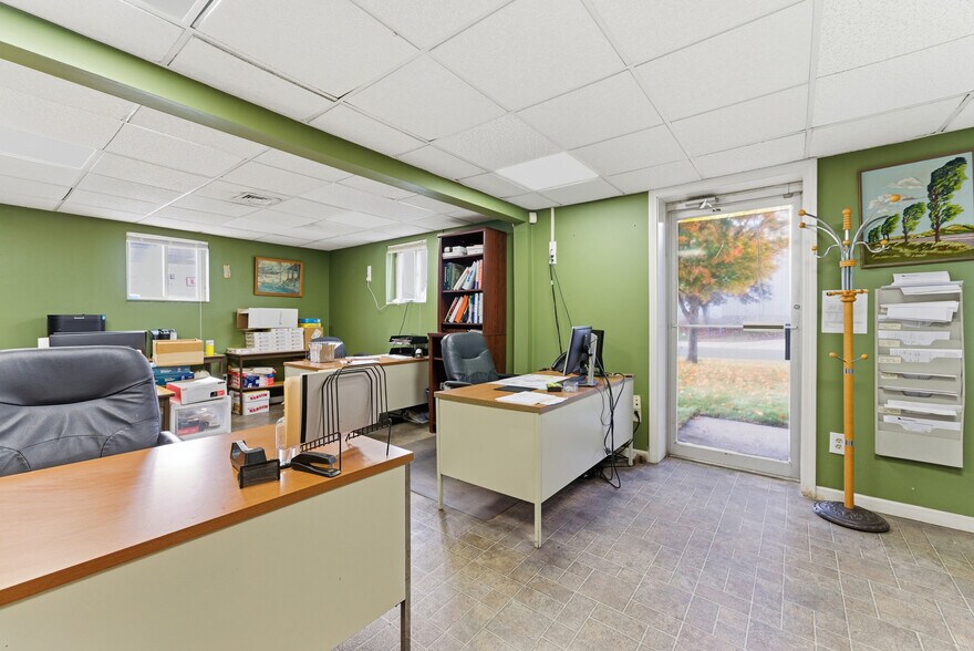 More Photos Of 34 Elise St, Westfield Industrial For Lease