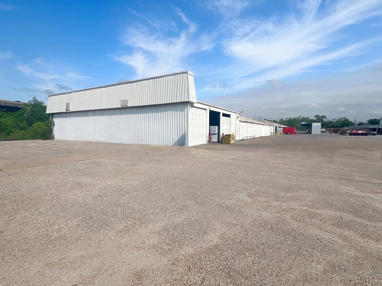 Primary Photo Of 6011-6019 Gold St, Houston Warehouse For Sale