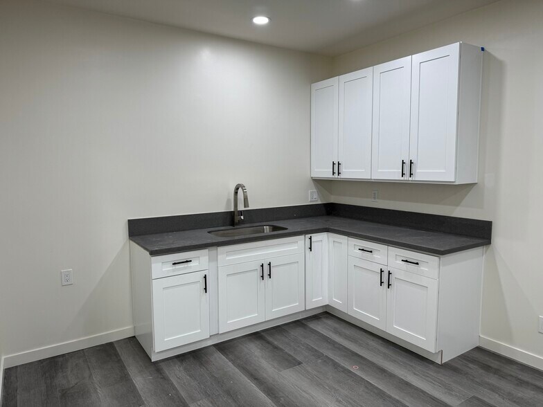 More Photos Of 500 E Compton Blvd, Compton Medical For Lease