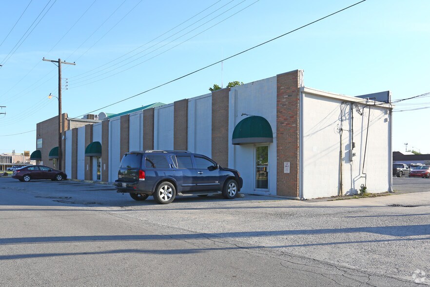 More Photos Of 104 E Eufaula St, Norman Office For Sale