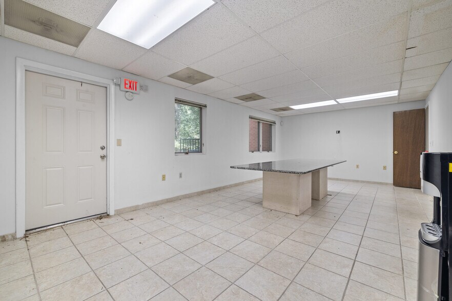 More Photos Of 5875-5881 Allentown Rd, Suitland Office For Sale