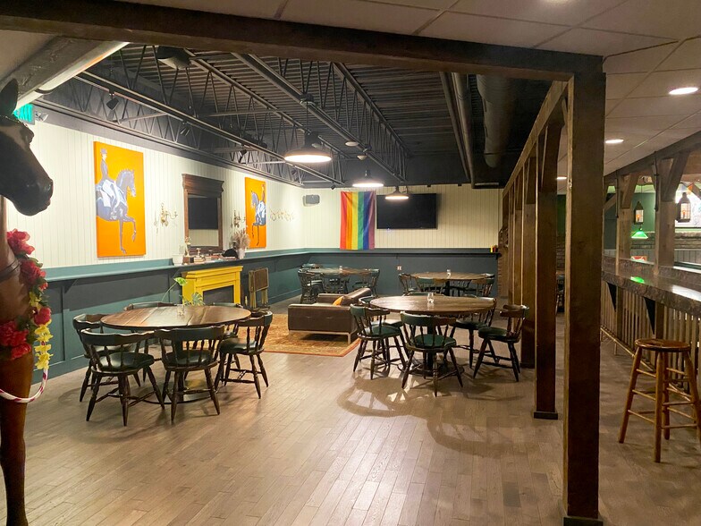 More Photos Of 410 S Clippert St, Lansing Restaurant For Sale