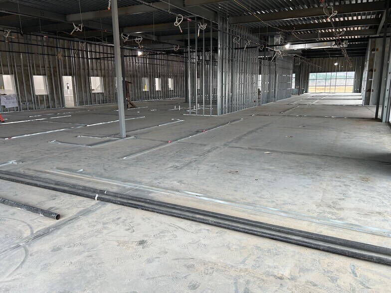 More Photos Of 444 Oconee Business Pky, Westminster Manufacturing For Sale