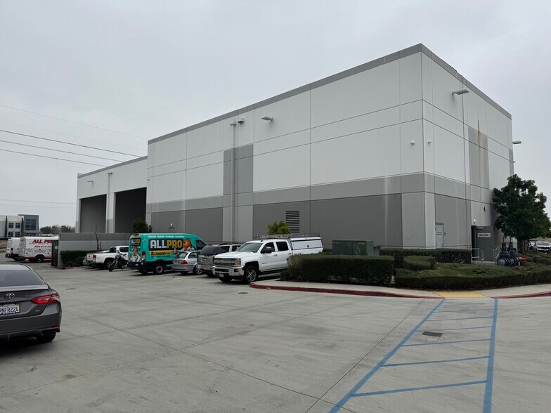 More Photos Of 5001 Ontario Mills Pky, Ontario Warehouse For Sale