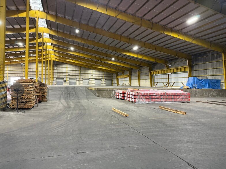 More Photos Of 1502 Island St, Laredo Warehouse For Lease