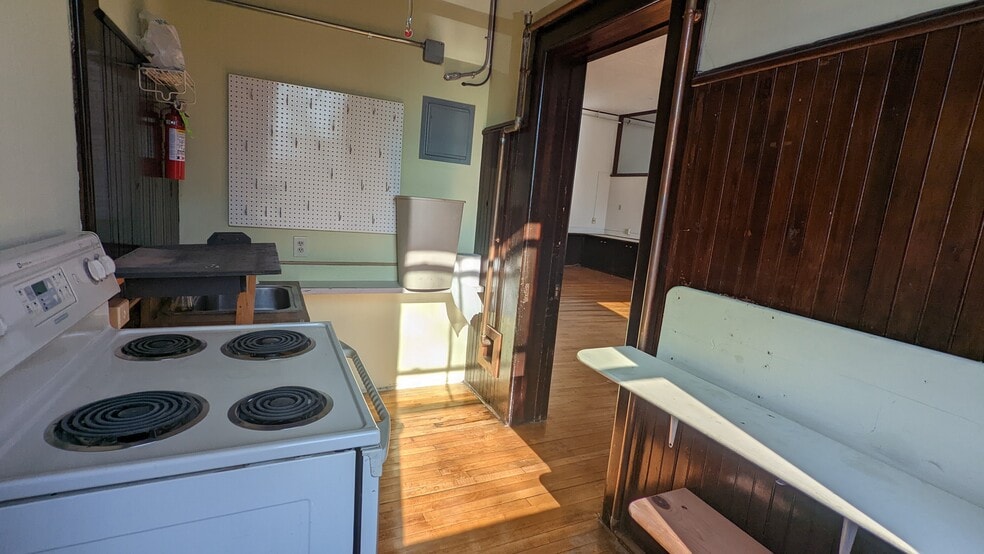More Photos Of 28 School St, Branford Loft Creative Space For Lease