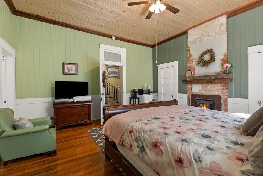 More Photos Of 207 W 2nd Ave, Easley Hospitality For Sale