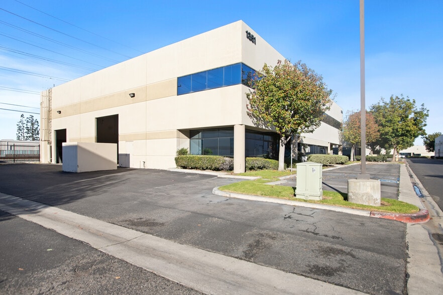 More Photos Of 1351 S Lewis St, Anaheim Warehouse For Sale