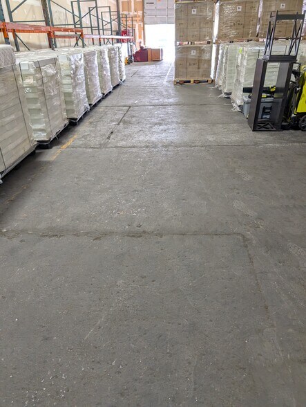 More Photos Of 120 E Hollis St, Nashua Warehouse For Lease