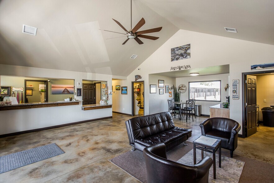 More Photos Of 39812 Hazel Dell Rd, Shawnee Veterinarian Kennel For Sale