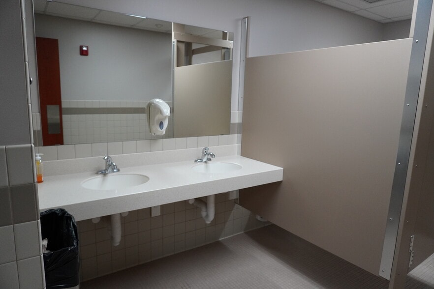 More Photos Of 3809 S 42nd St, Minneapolis Medical For Sale