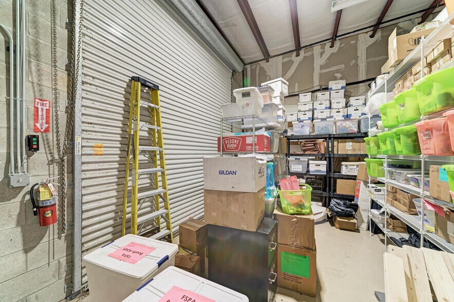 More Photos Of 2555 Porter Lake Dr, Sarasota Light Manufacturing For Sale