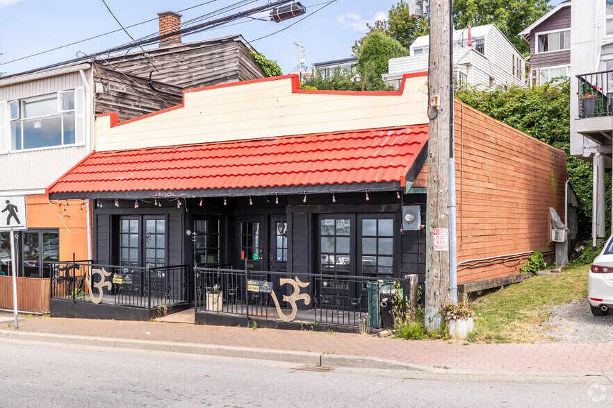 Primary Photo Of 15081 Marine Dr, White Rock Restaurant For Sale