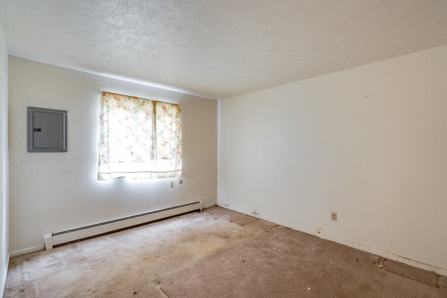 More Photos Of 2615 Ellet Ave, Akron Apartments For Sale