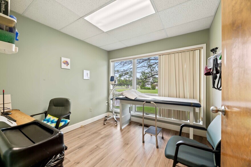 More Photos Of 1594-1600 US Highway 130, North Brunswick Medical For Lease