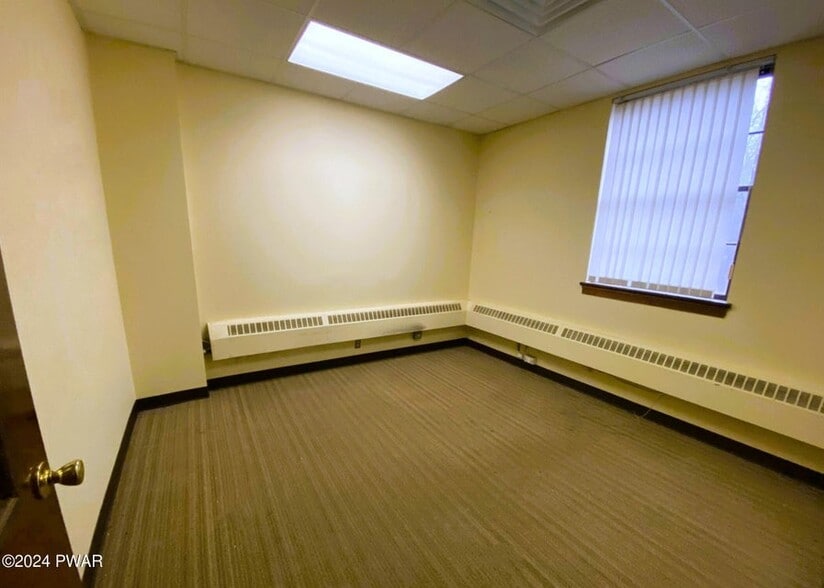 More Photos Of 920 Oak St, Scranton Medical For Sale