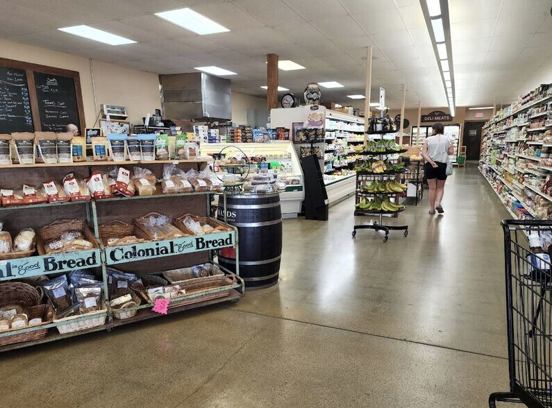 More Photos Of 1026 Main St, Grinnell Supermarket For Sale