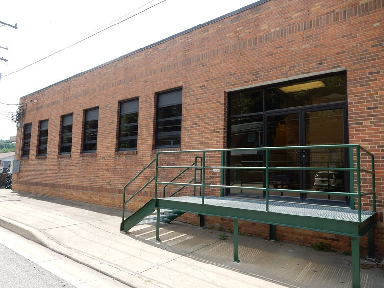 More Photos Of 1114 Speedway Ave, Fairmont Warehouse For Lease