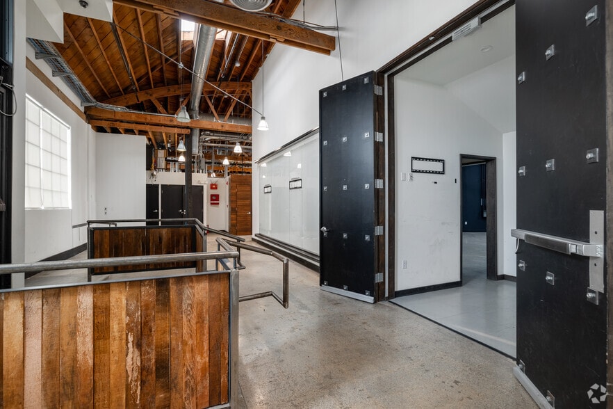 More Photos Of 145-147 Bay St, Santa Monica Loft Creative Space For Lease