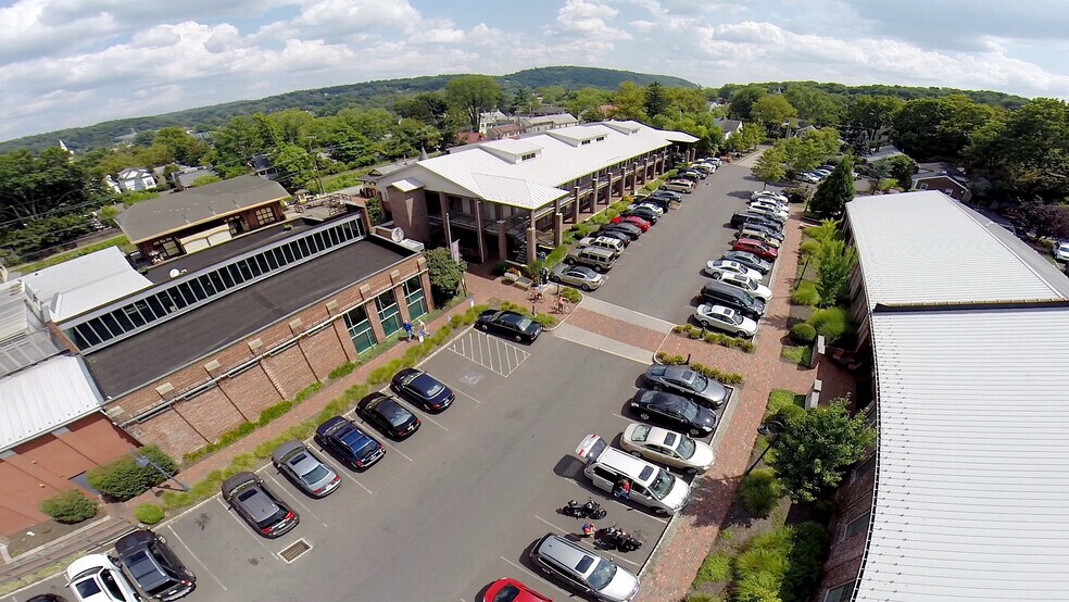 More Photos Of 400 Union Square Dr, New Hope Bar For Lease