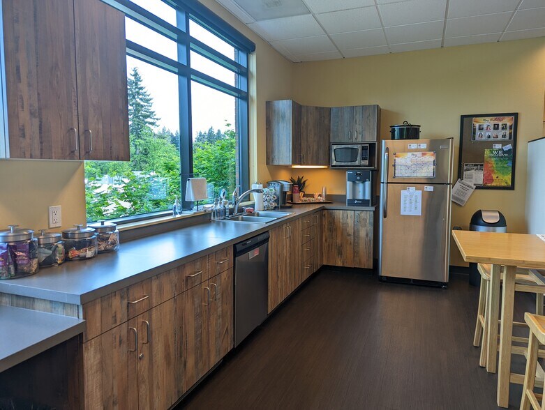 More Photos Of 2105 NE 129th St, Vancouver Office For Lease