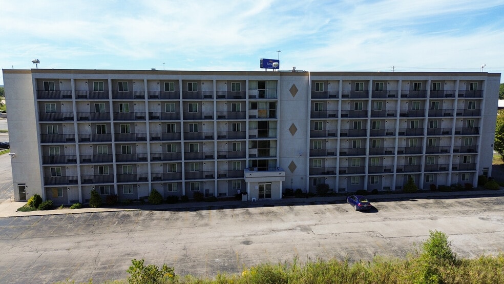 More Photos Of 4055 Belmont Ave, Youngstown Hotel For Sale