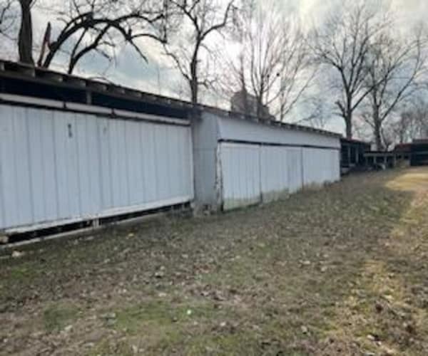 More Photos Of 1110 Dewey St, New Albany Flex For Sale