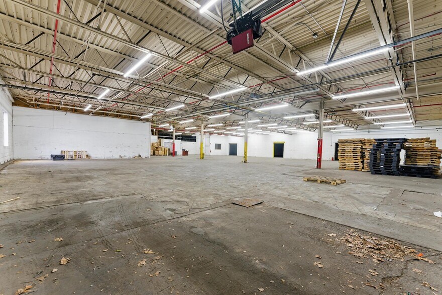 More Photos Of 755 New Ludlow Rd, South Hadley Warehouse For Lease