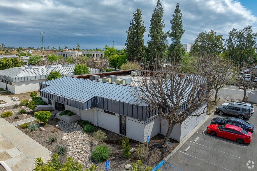 More Photos Of 3941 San Dimas St, Bakersfield Medical For Sale