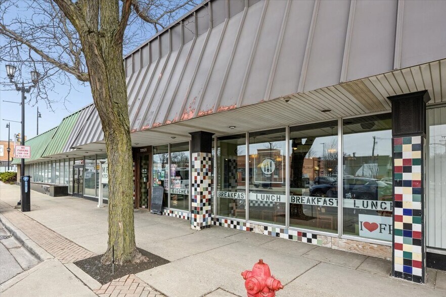 More Photos Of 7525 W Madison St, Forest Park Storefront Retail Office For Lease