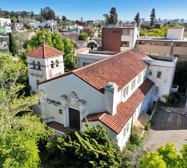 Primary Photo Of 303 Hudson St, Oakland Schools For Sale