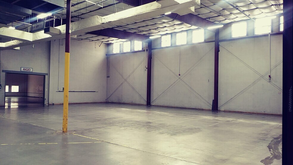 More Photos Of 260 Bennett Dr, Pulaski Warehouse For Lease