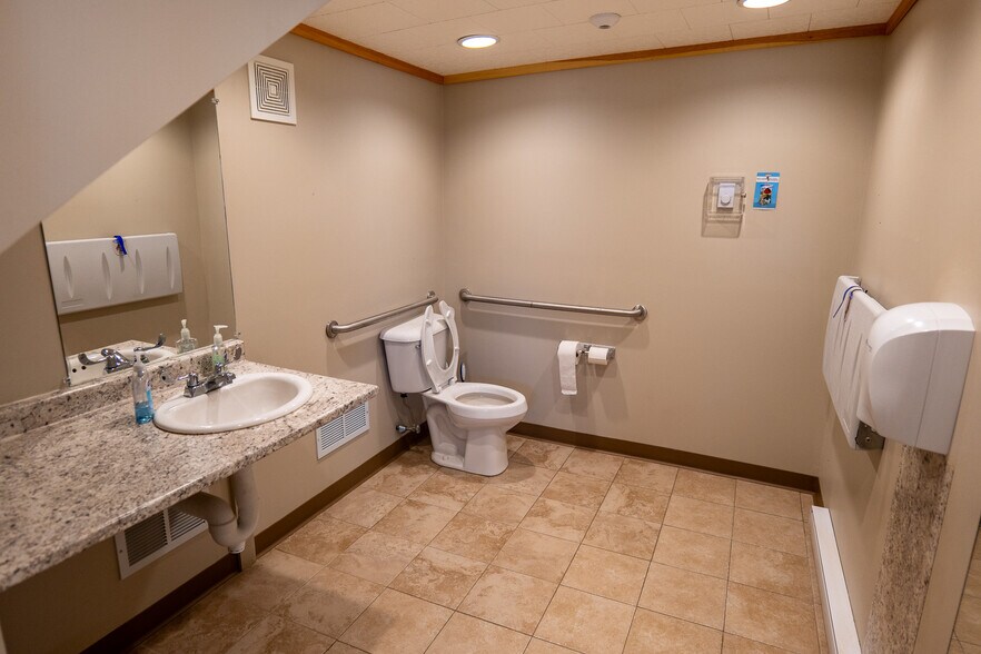 More Photos Of 4 Market Sq, Houlton Office For Sale