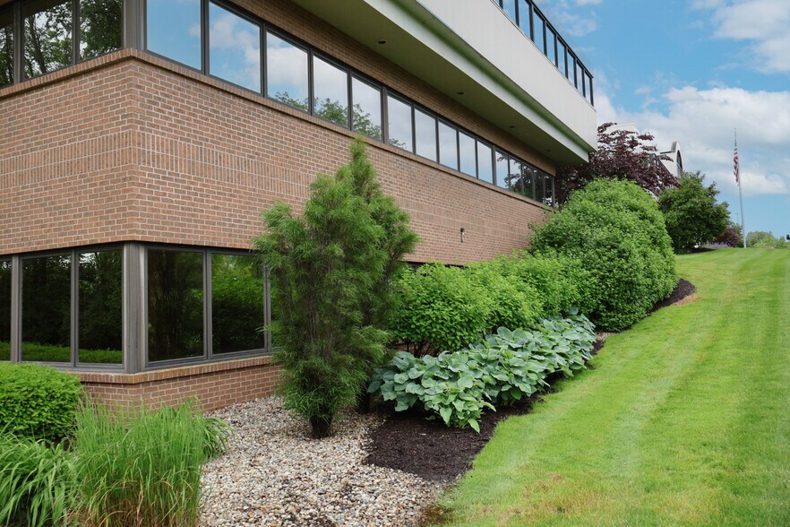 More Photos Of 1712 Magnavox Way, Fort Wayne Office For Sale