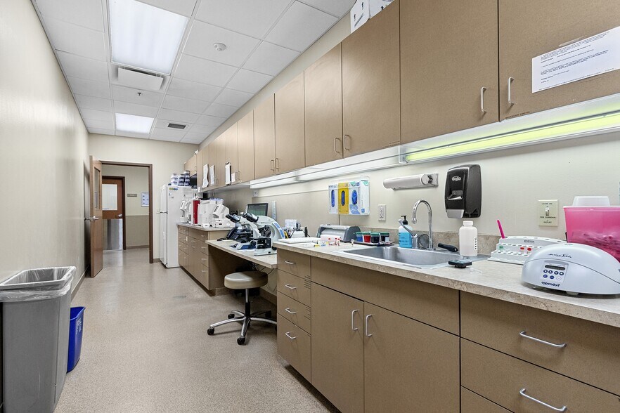 More Photos Of 4706 New Horizons Blvd, Appleton Medical For Sale