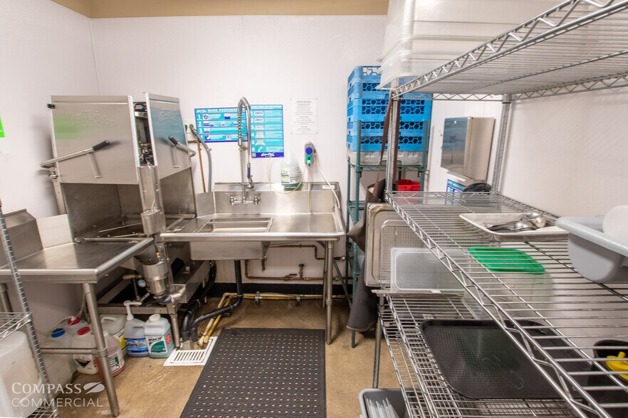 More Photos Of 1462 NE Cushing Dr, Bend General Retail For Lease