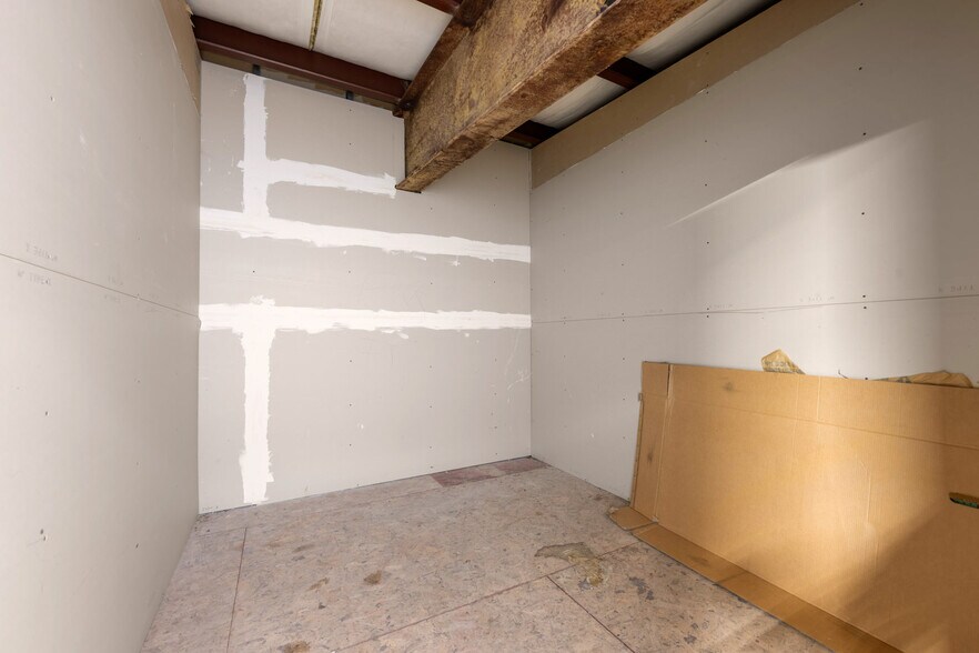 More Photos Of 416 State St, Trinidad Flex For Sale