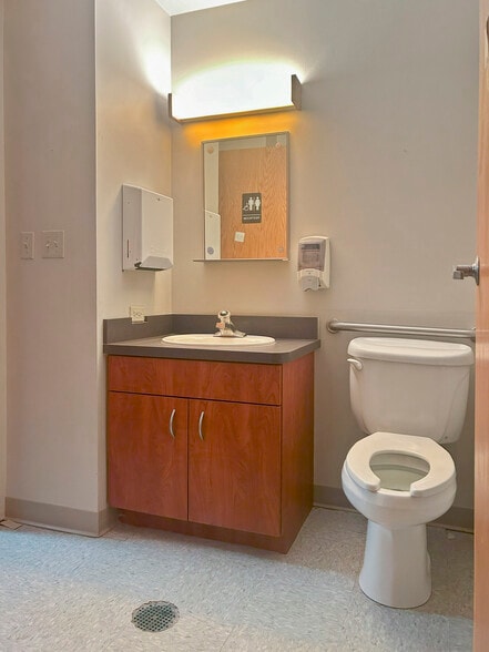 More Photos Of 333 Chestnut St, Hinsdale Medical For Lease