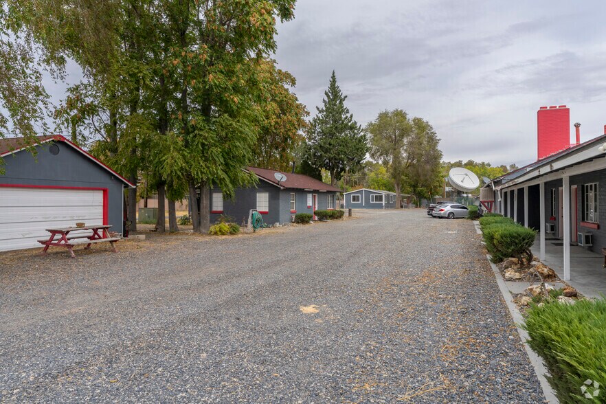 More Photos Of 55 Cornell Ave, Lovelock Hotel For Sale